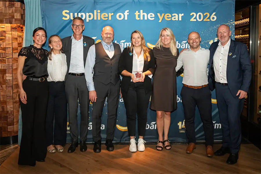 Da sinistra a destra: Trude Venset Sleire (executive vice president commercial), Anne Leonie Dehli Person (director of sustainability & quality), Martin Pinzger, Torbjorn Billing (sustainability advisor), Viktoria Alber, Hilde Ohnstad (product manager apples), Bent Andersen (CEO Bama)